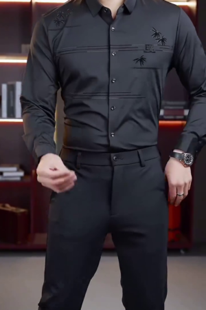 Men Regular Fit Solid Spread Collar Formal Shirt